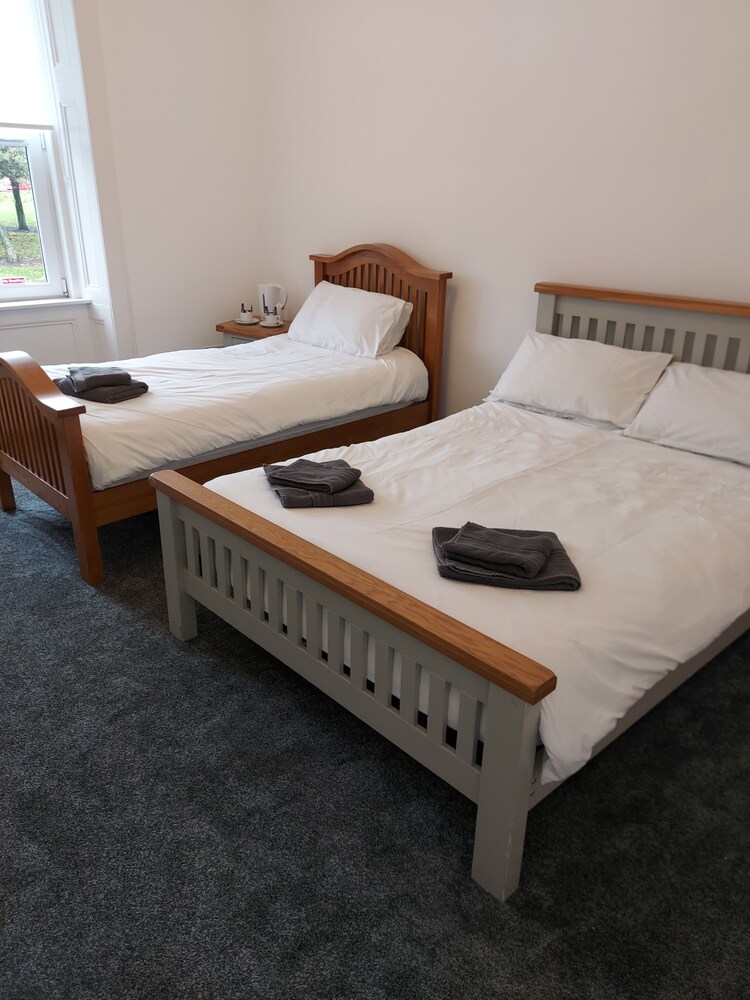

Napoli - Ayr - Maze Rented Accommodation