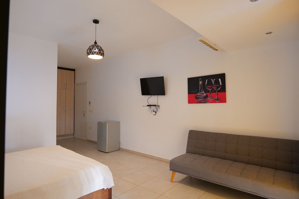 

Bari - Himarë - Hotel Jali