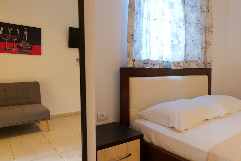 

Bari - Himarë - Hotel Jali
