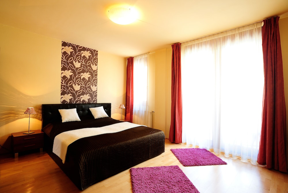 

Milano - Budaörs - Comfort Apartments