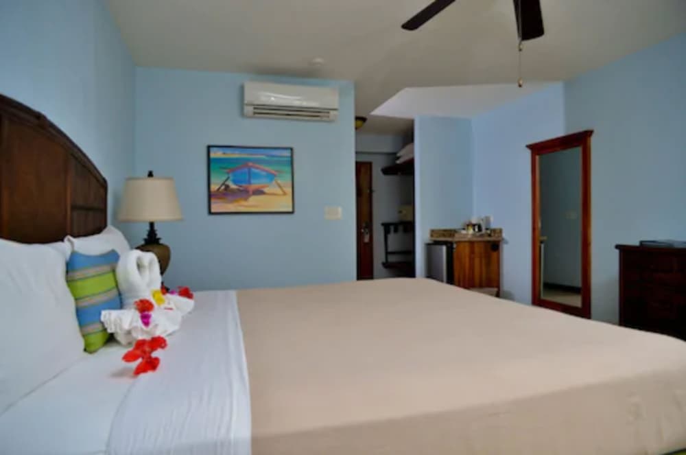 

Bari - Negril - CocoLaPalm Seaside Resort
