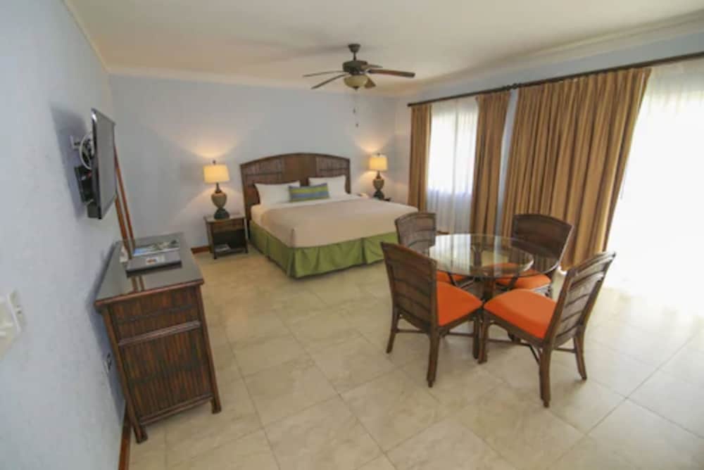 

Palermo - Negril - CocoLaPalm Seaside Resort