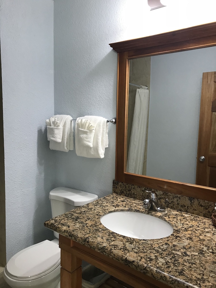 

Venezia - Negril - CocoLaPalm Seaside Resort