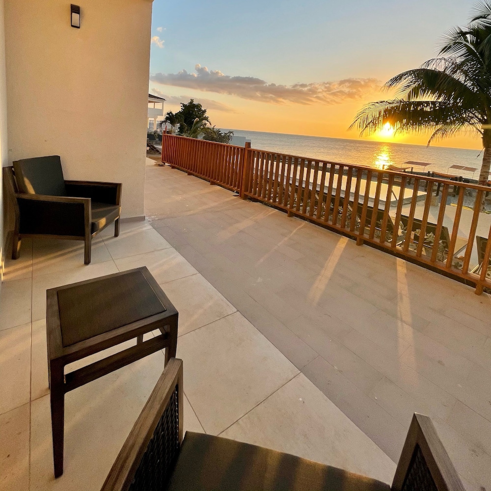 

Roma - Negril - Samsara Cliff Resort