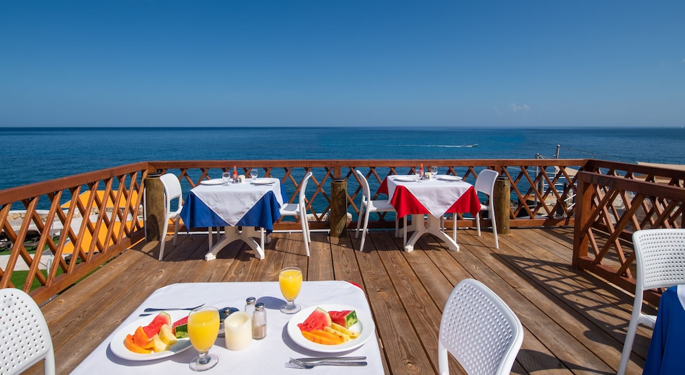 

Roma - Negril - Samsara Cliff Resort