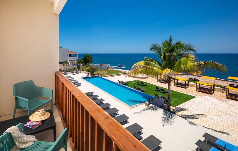 

Roma - Negril - Samsara Cliff Resort