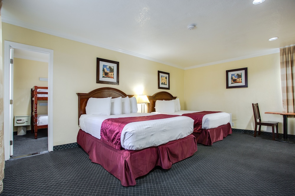 

Genova - Anaheim (CA) - Best Inn & Suites