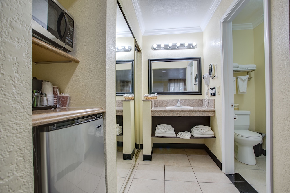 

Bologna - Anaheim (CA) - Best Inn & Suites