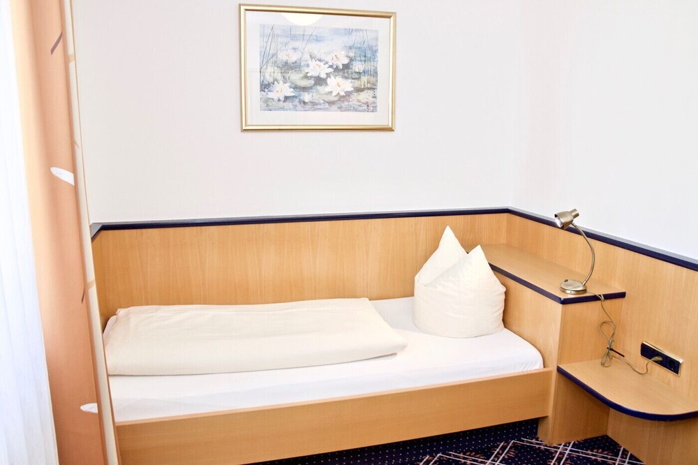

Catania - Garching bei München - Hotel zur Post