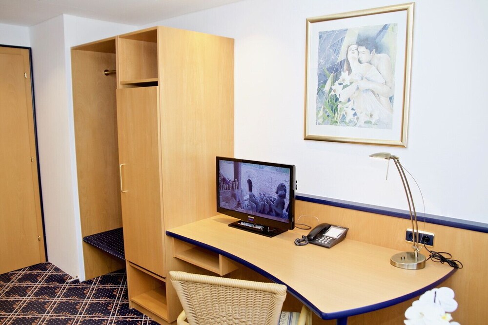 

Ancona - Garching bei München - Hotel zur Post