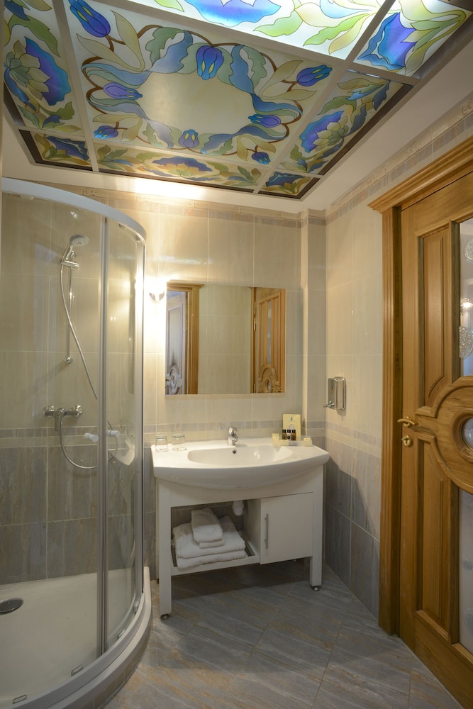

Bari - Tunisi - The Penthouse Suites Hotel