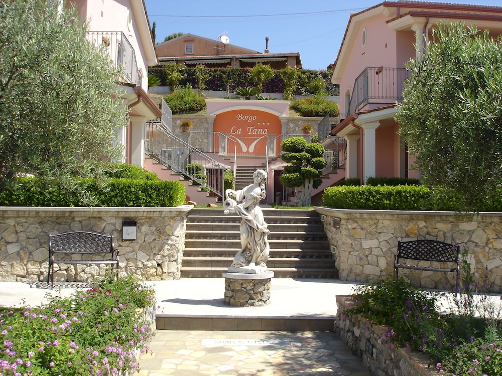 Massa - Hotel Ristorante Borgo La Tana