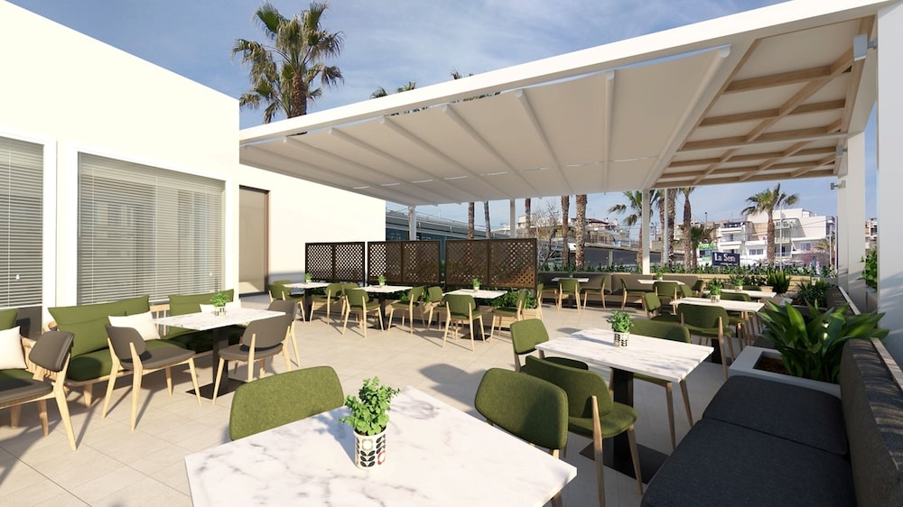 

Milano - Néa Mákri - Hotel Avra by Smile hotels