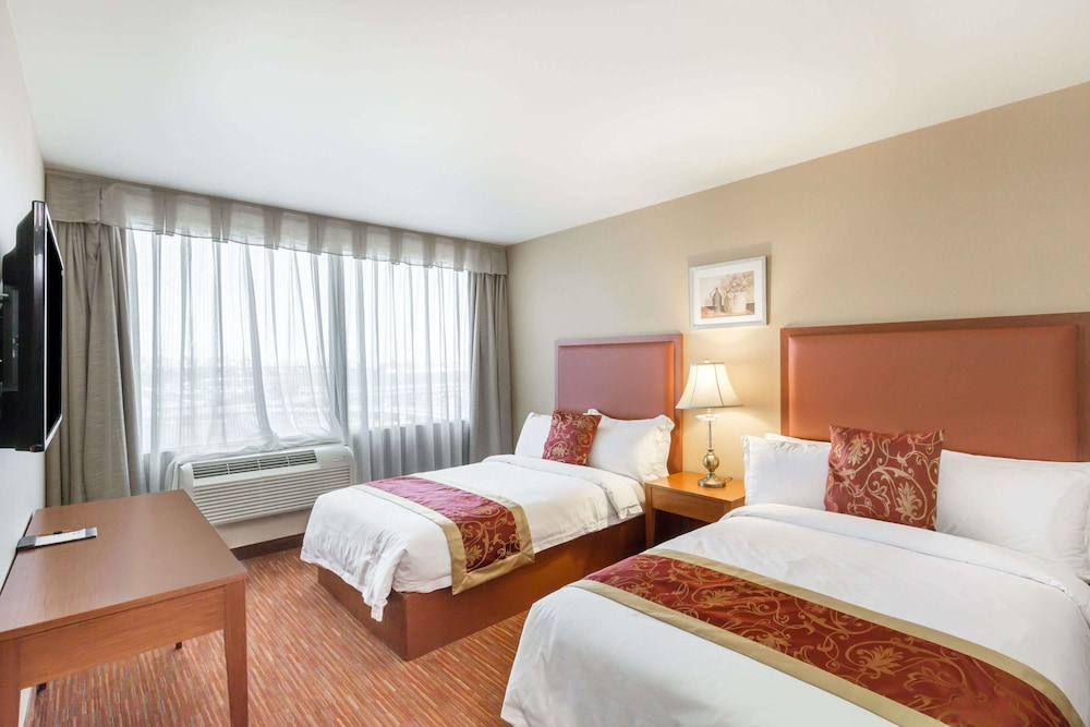 

Roma - Flushing - Ramada By Wyndham Flushing Queens