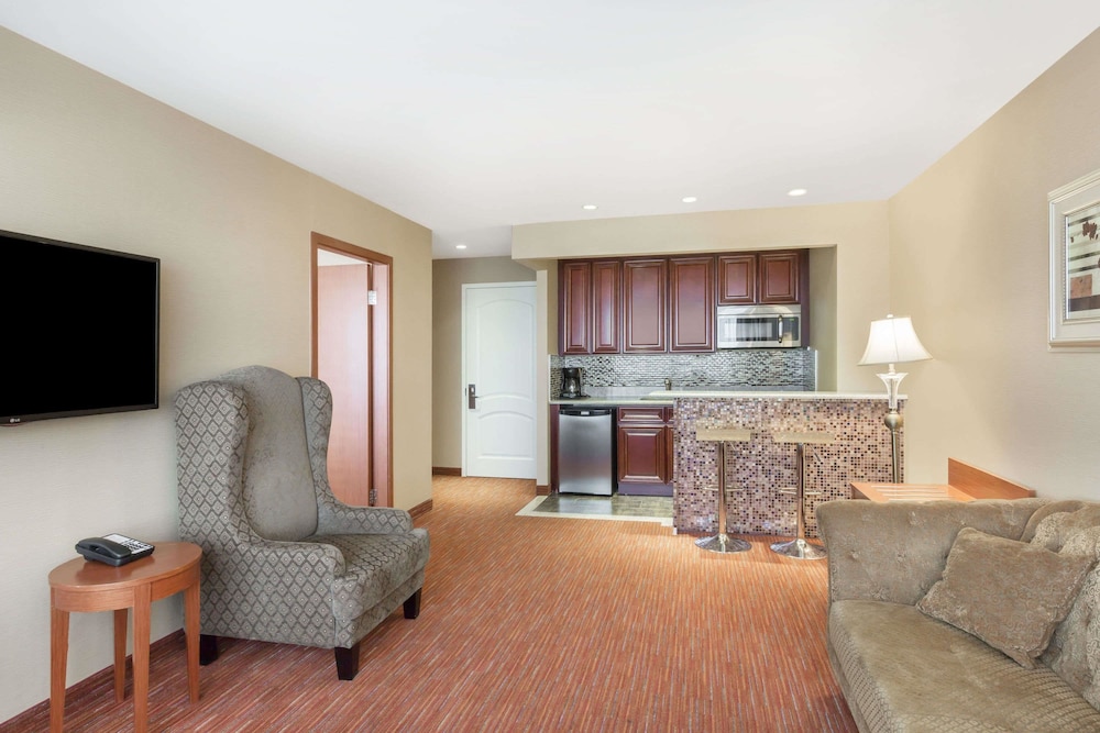 

Bari - Queens - Ramada By Wyndham Flushing Queens