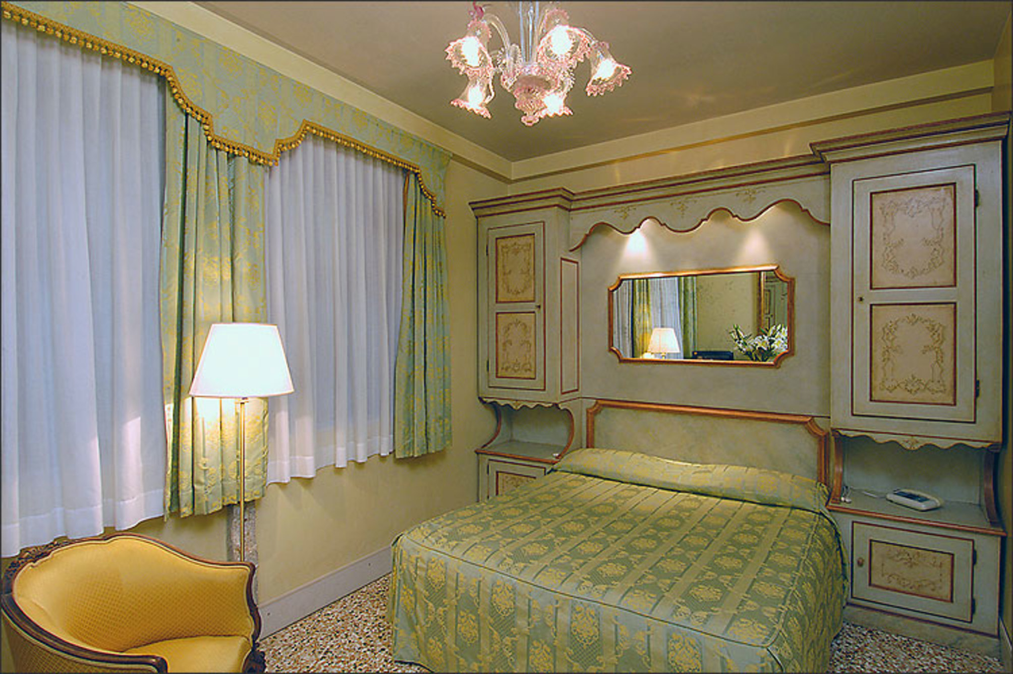 

Napoli - Lido di Venezia - Hotel San Zulian