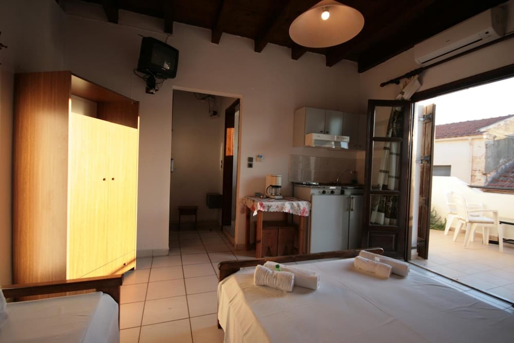 

Brindisi - Agia Marina Nea Kydonias - Chania Rooms