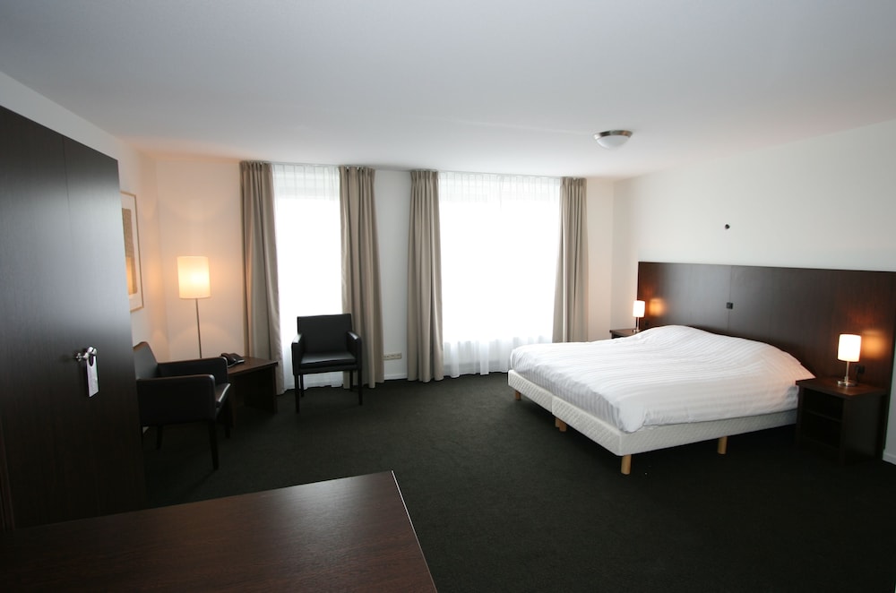 

Brindisi - Eindhoven - Sandton Eindhoven Centre