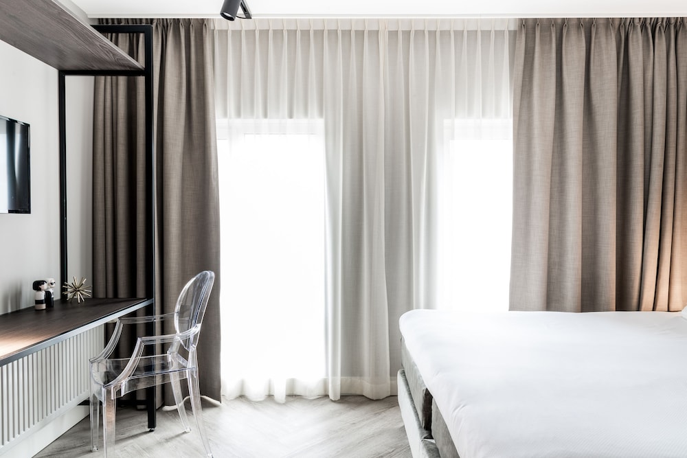 

Bologna - Eindhoven - Sandton Eindhoven Centre