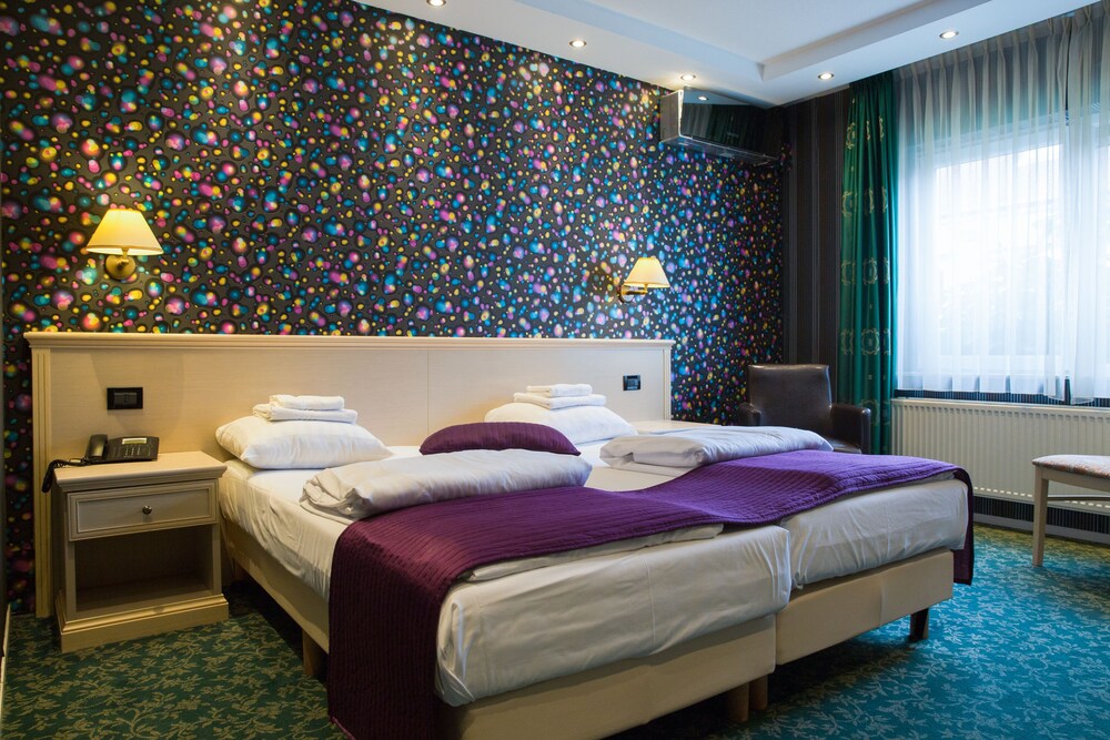 

Bologna - Zaandam - Hotel Zwanenburg Amsterdam Airport