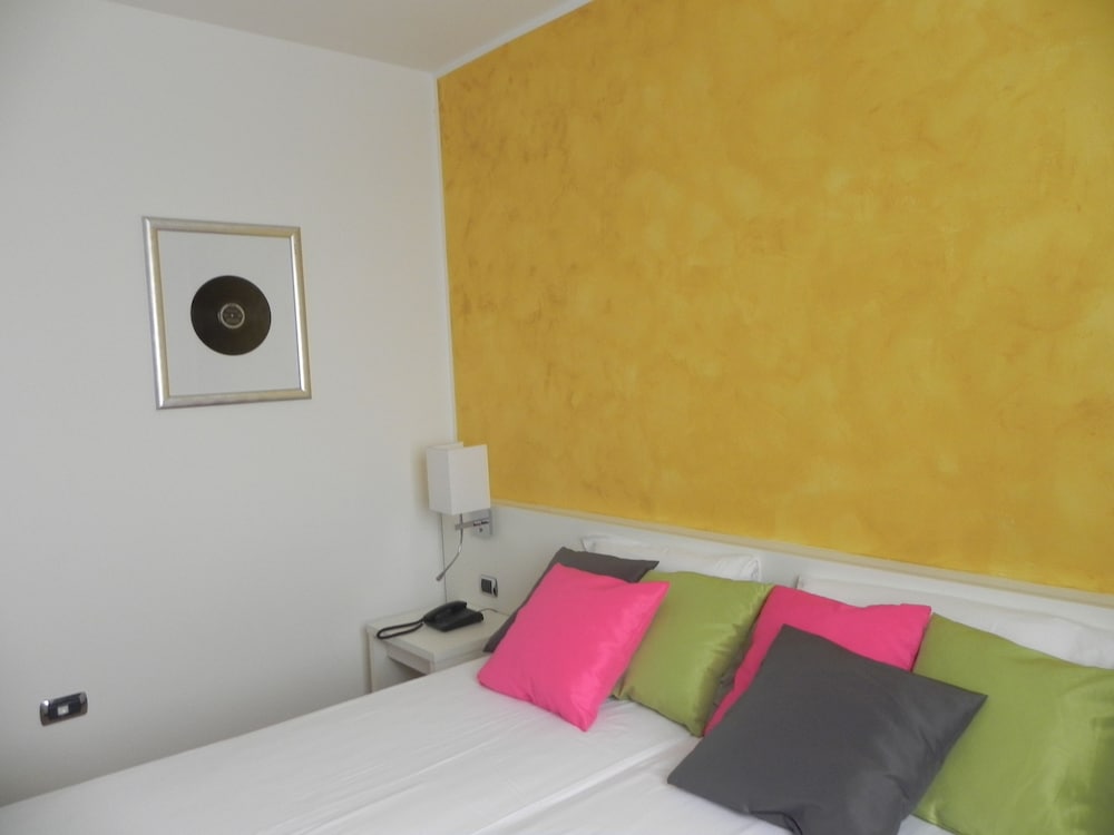 

Cagliari - Frascati - ibis Styles Roma Vintage