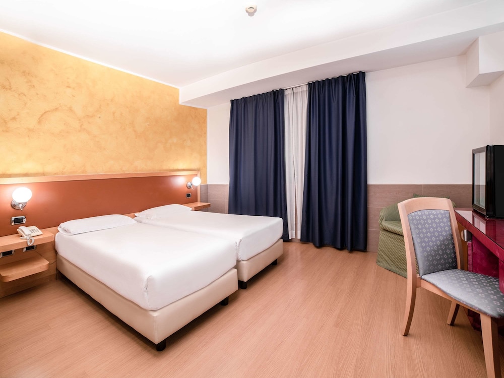 

Cagliari - Frascati - ibis Styles Roma Vintage