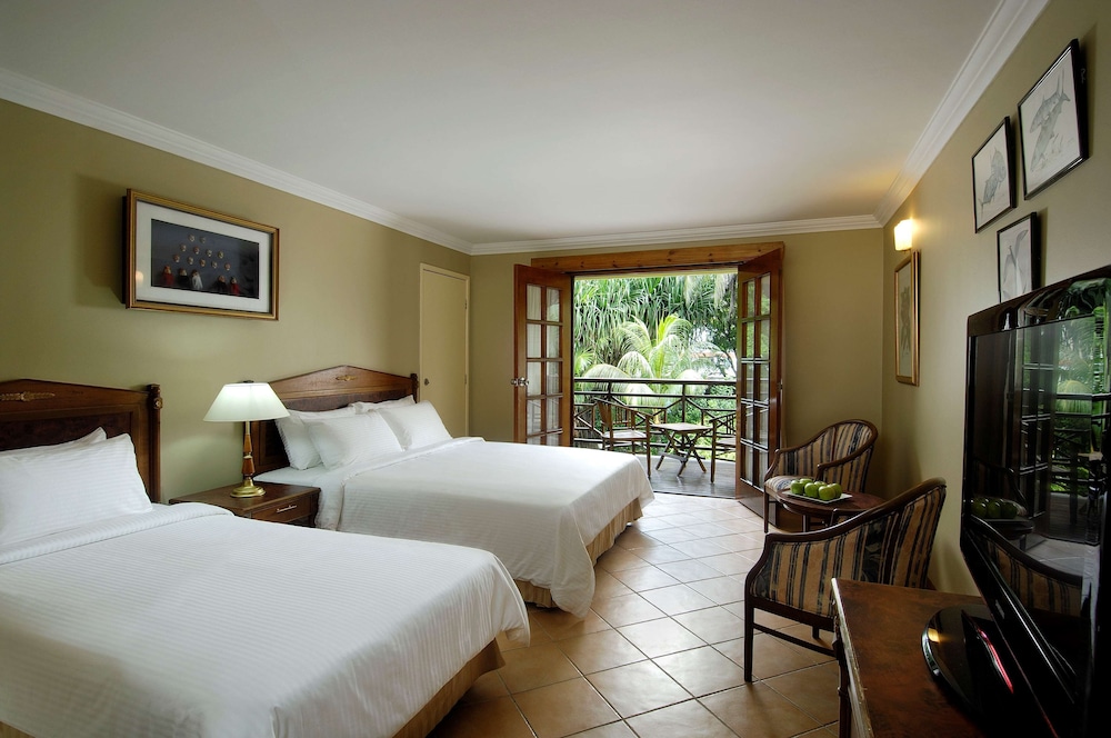 

Roma - Eden Island - Berjaya Beau Vallon Bay Resort & Casino