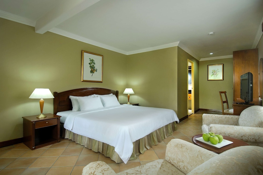 

Roma - Eden Island - Berjaya Beau Vallon Bay Resort & Casino