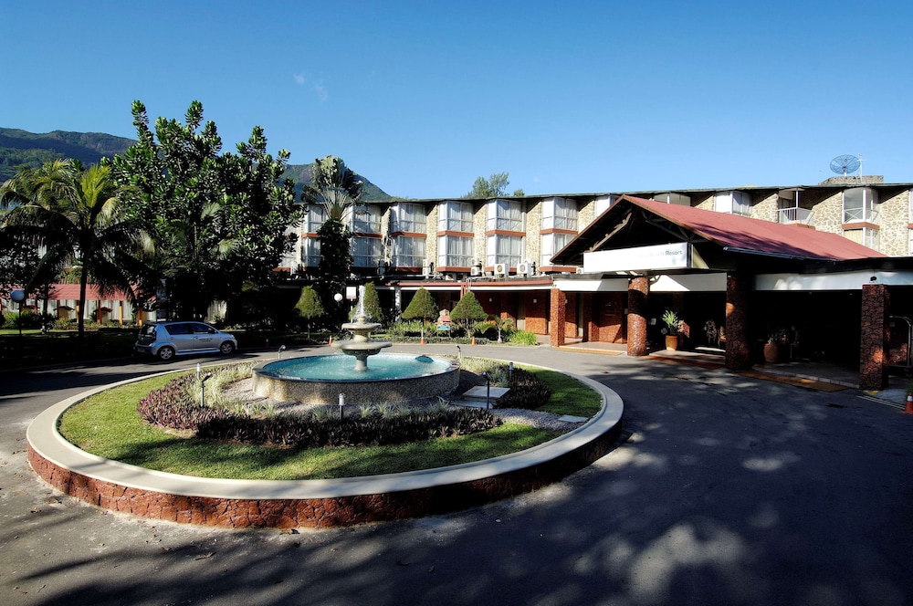 

Bologna - Eden Island - Berjaya Beau Vallon Bay Resort & Casino