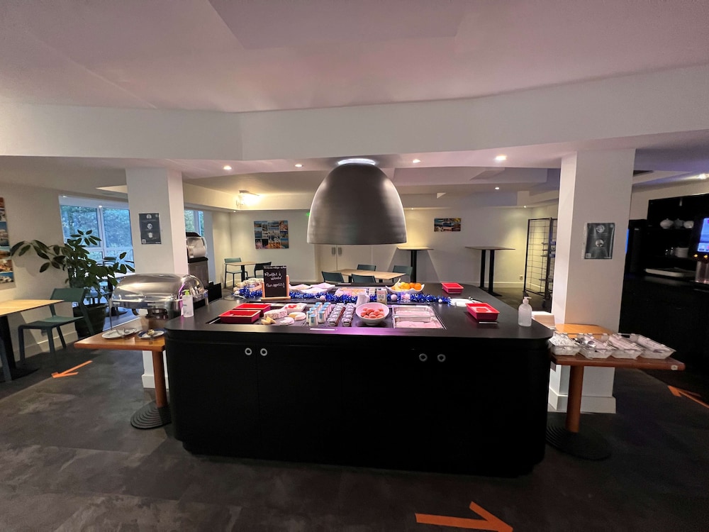 

Bari - Saint-Raphaël, Provence-Alpes-Côte d'Azur - Hôtel restaurant Kyriad Fréjus