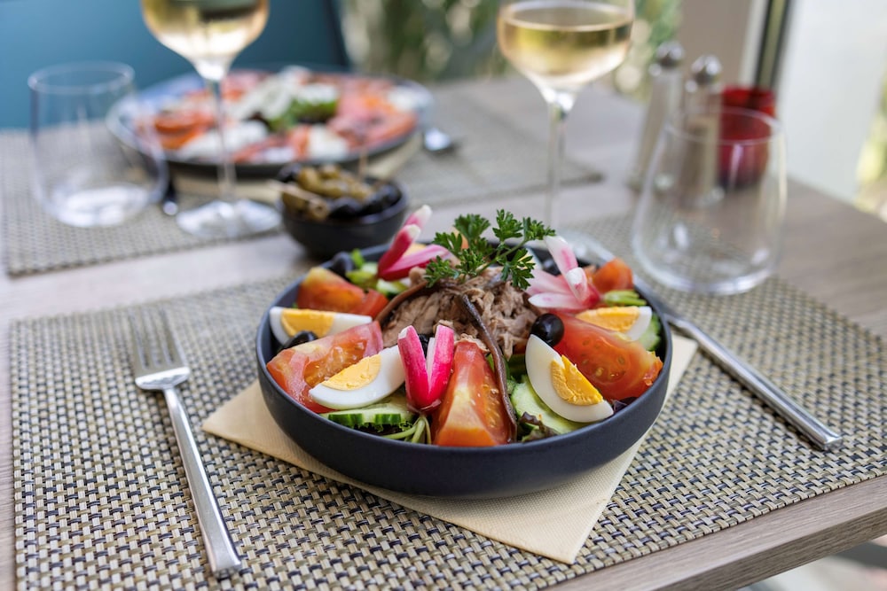 

Bari - Saint-Raphaël, Provence-Alpes-Côte d'Azur - Hôtel restaurant Kyriad Fréjus