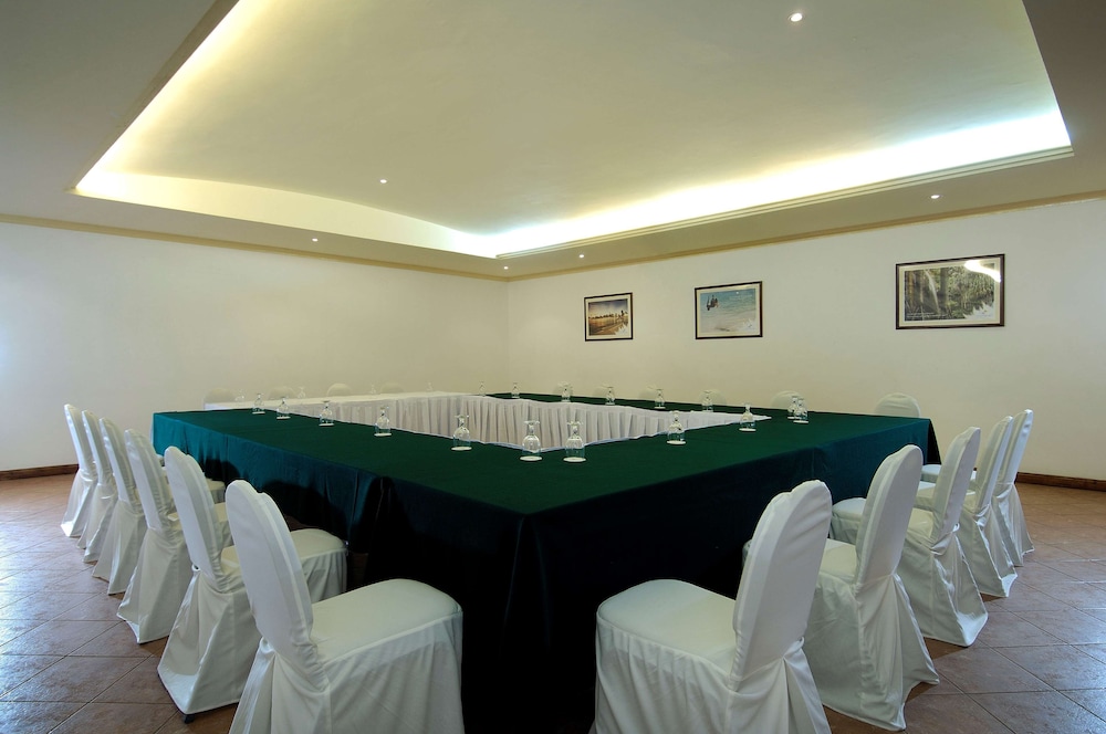 

Milano - Eden Island - Berjaya Beau Vallon Bay Resort & Casino