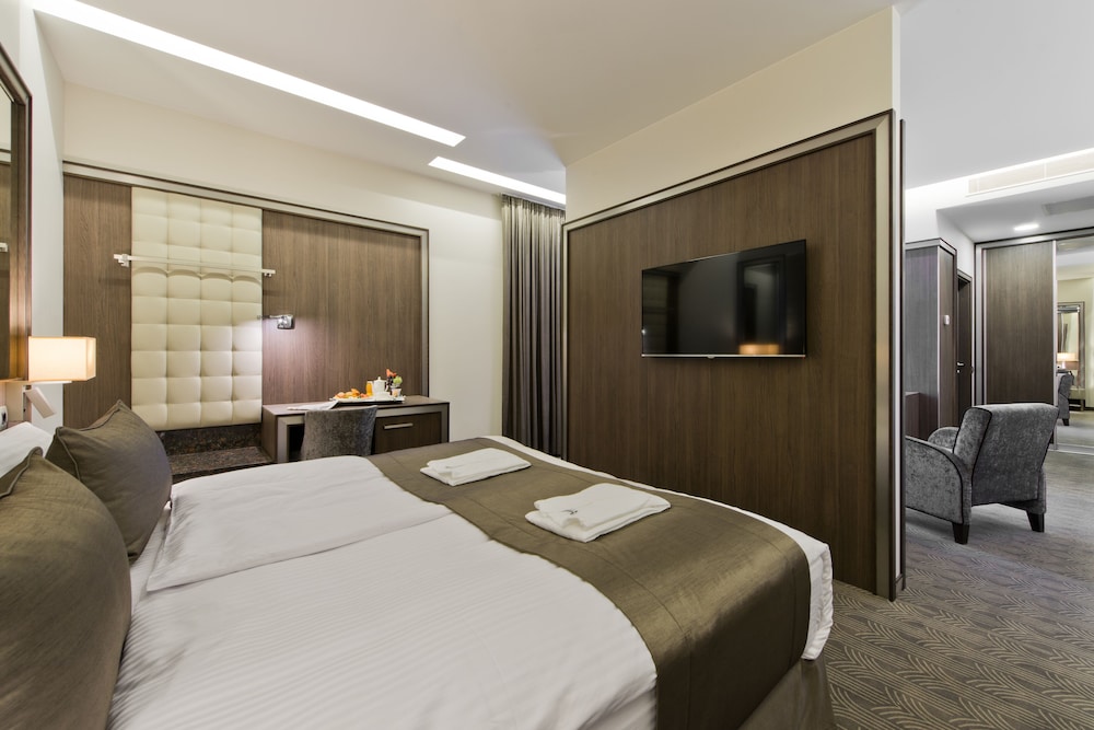 

Milano - Nemėžis - Hotel Congress Avenue