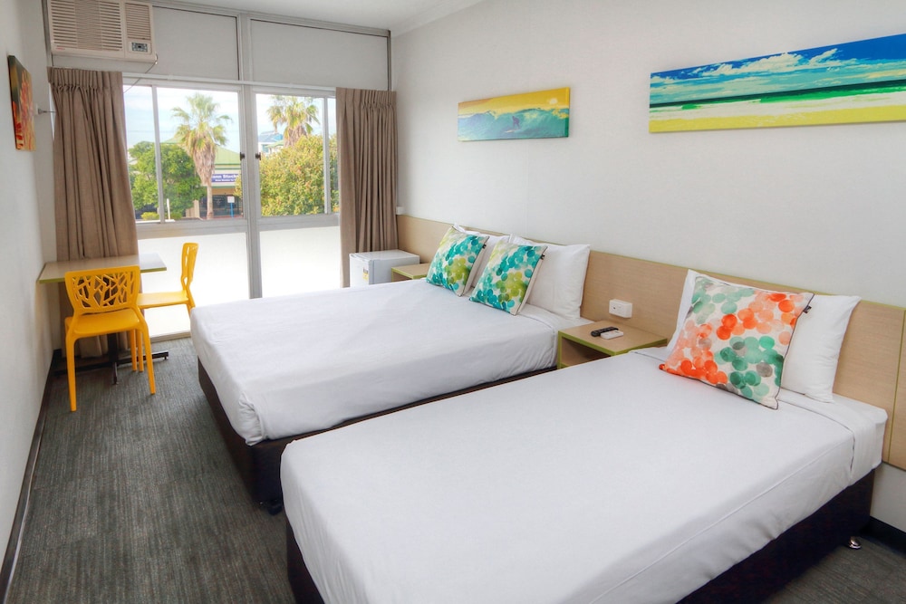 Coolangatta - Palm Beach Hotel