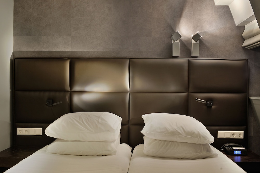 

Milano - Schiphol - Amsterdam Forest Hotel
