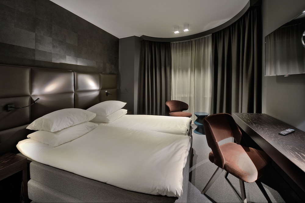 

Brindisi - Amstelveen - Amsterdam Forest Hotel