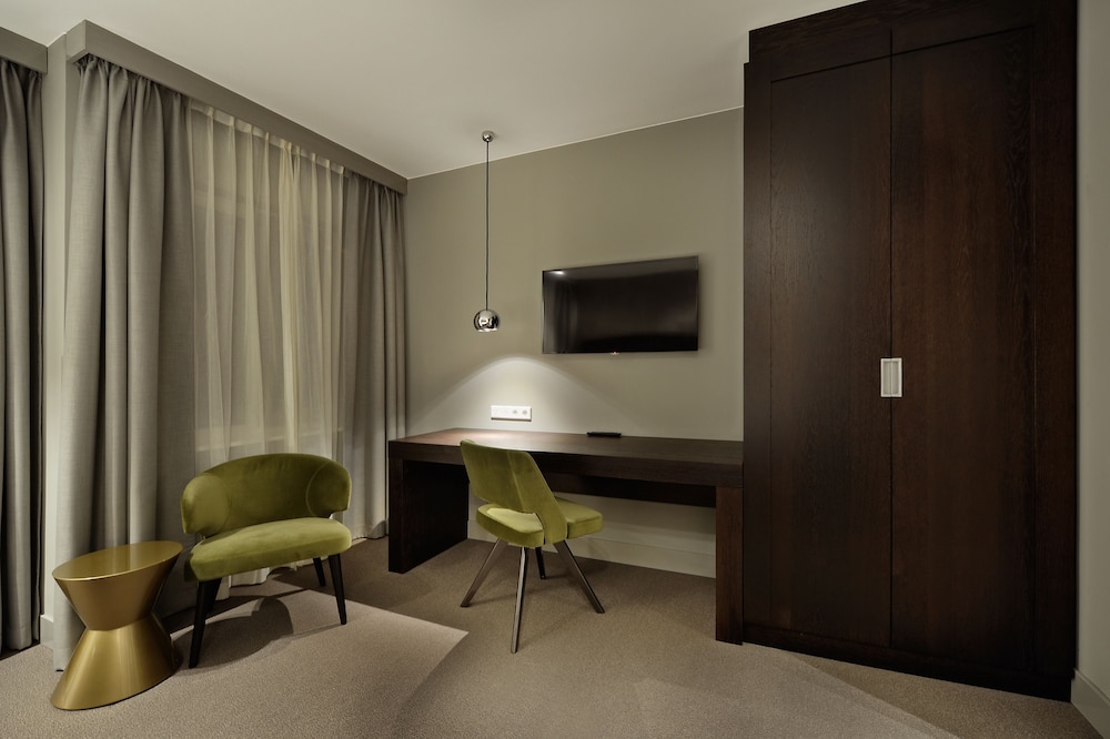 

Roma - Schiphol - Amsterdam Forest Hotel