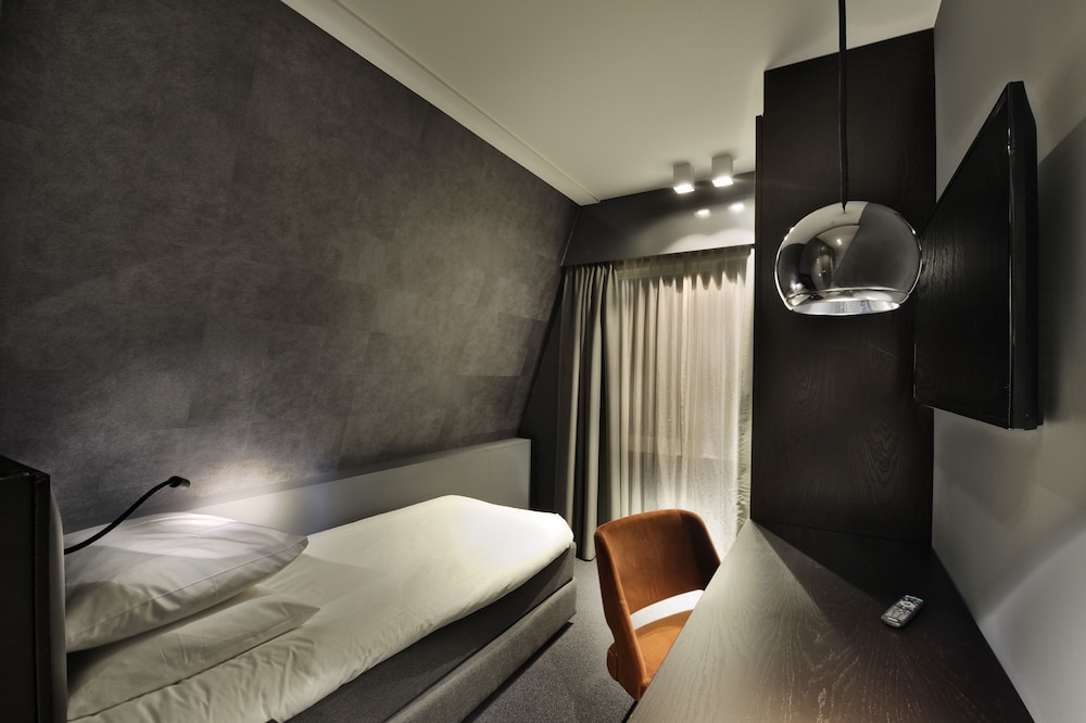 

Milano - Duivendrecht - Amsterdam Forest Hotel