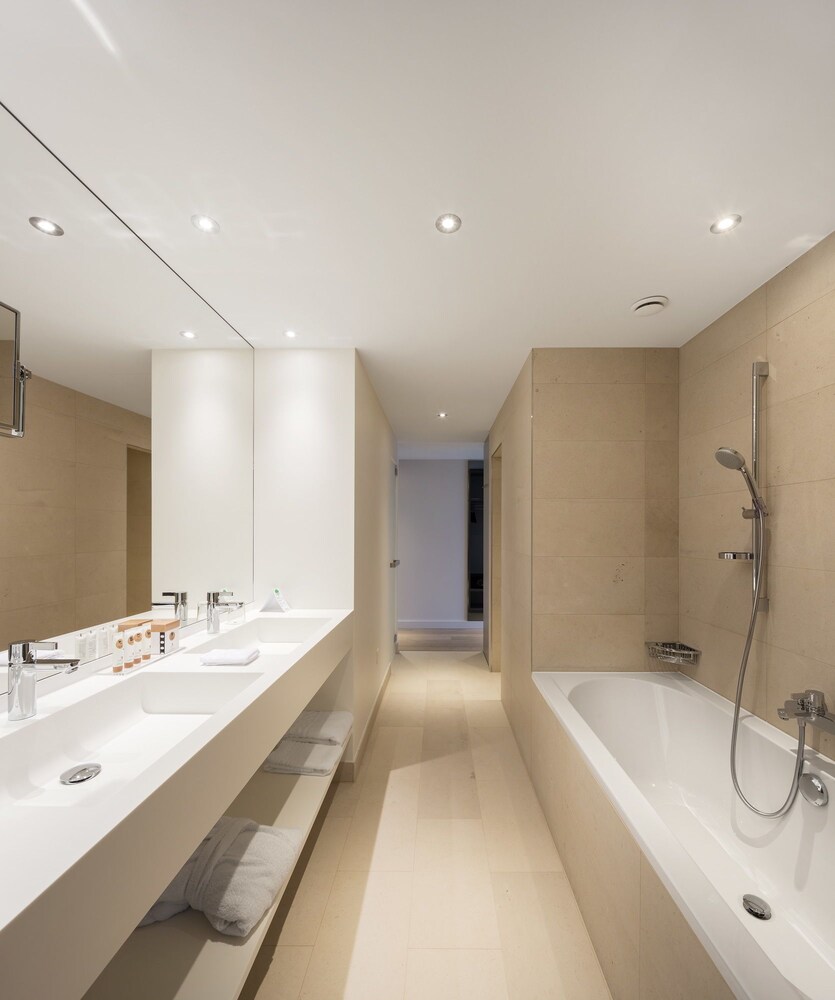 

Roma - Montreux - Modern Times Hotel, Vevey, A Tribute Portfolio Hotel