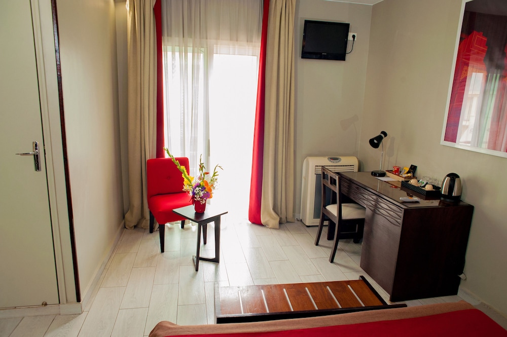 

Napoli - Antananarivo - Le Grand Mellis Hôtel & Spa