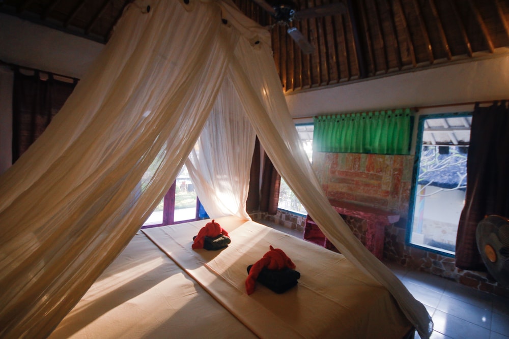 

Roma - Pemenang - Segar Village