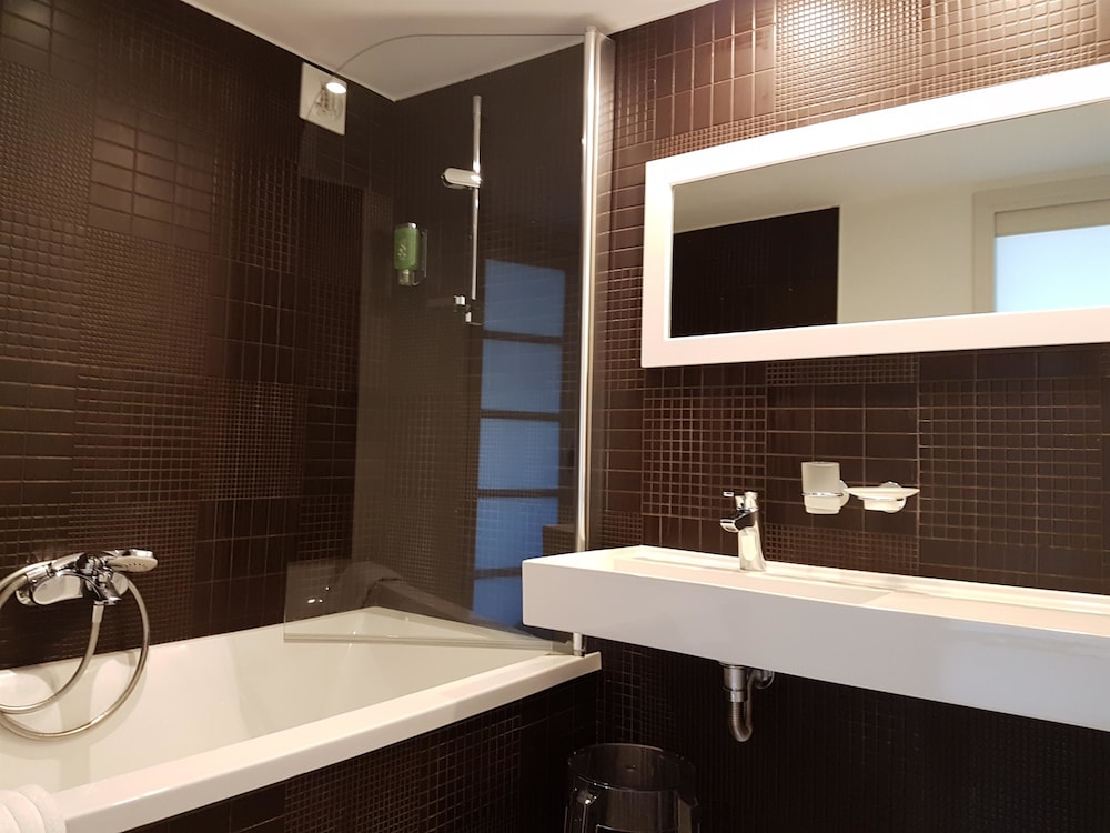 

Milano - Porto-Vecchio - Hotel Alcyon