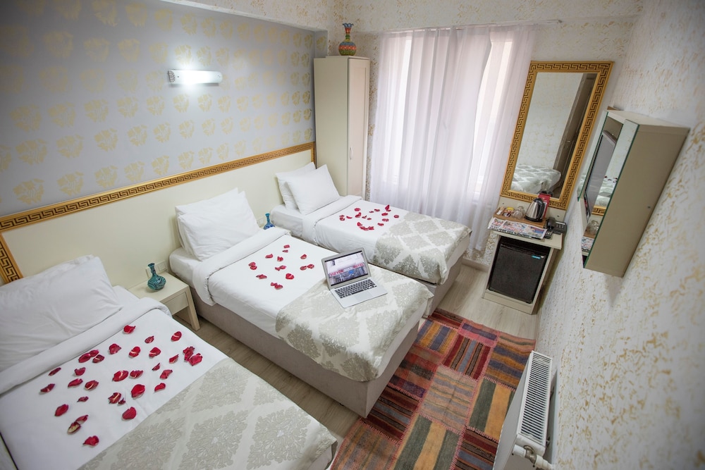 

Bologna - Istanbul - Grand İstanbul Airport Hotel