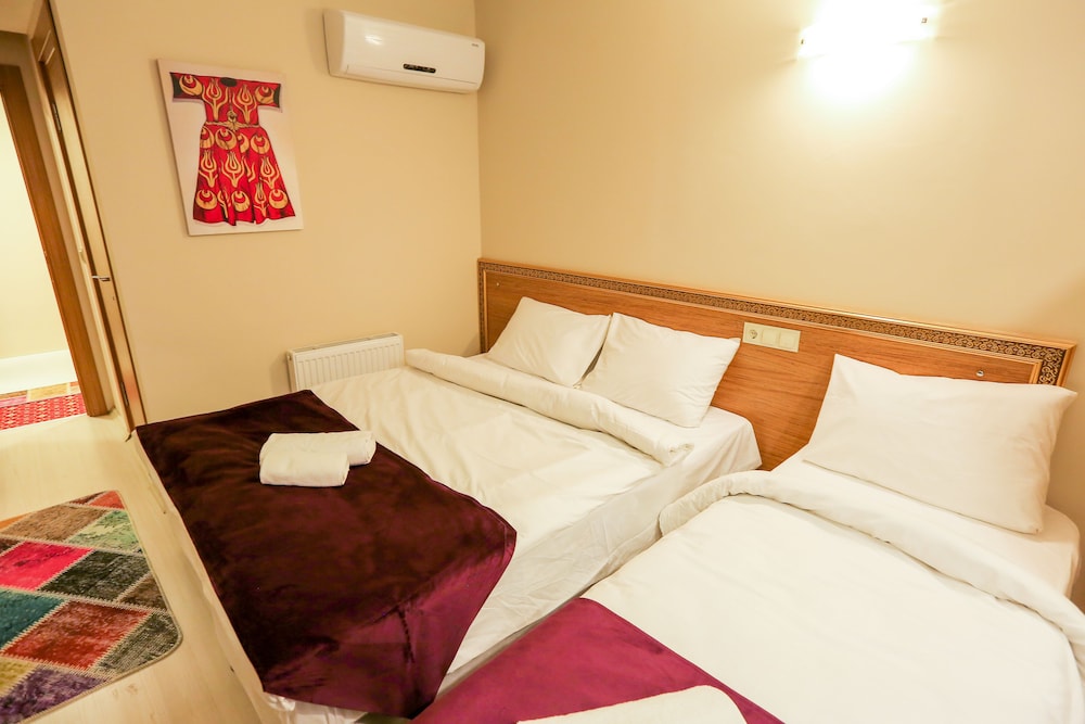 

Bologna - Istanbul - Grand Istanbul Airport Hotel