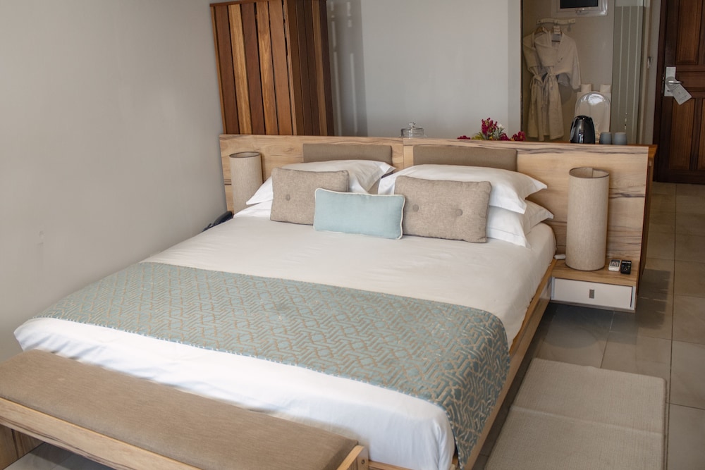 

Bologna - Plaine Magnien - Le Peninsula Bay Beach Resort & Spa