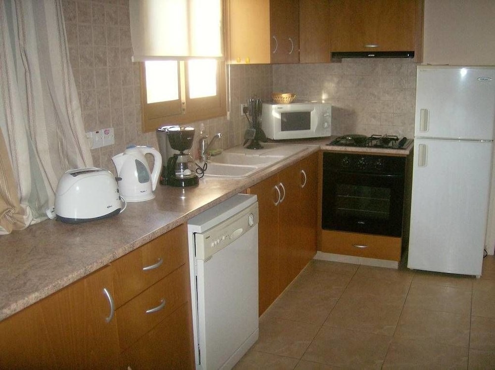 

Bari - Pissouri - Kapsalia Holiday Villas