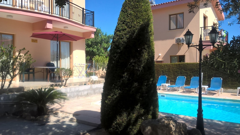 

Roma - Pissouri - Kapsalia Holiday Villas