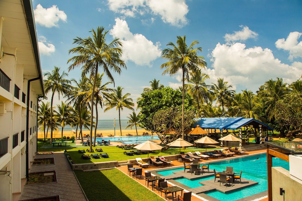 

Roma - Negombo - Camelot Beach Hotel