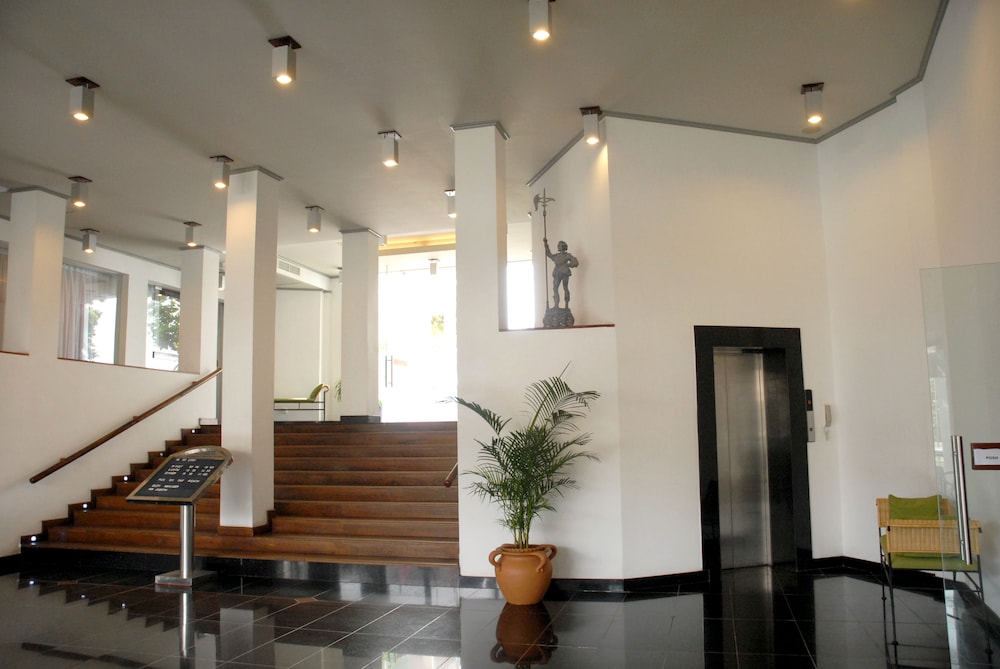 

Roma - Negombo - Camelot Beach Hotel