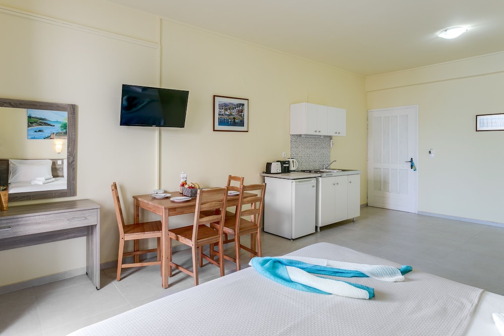 

Milano - Agia Marina Nea Kydonias - Eden Beach Hotel